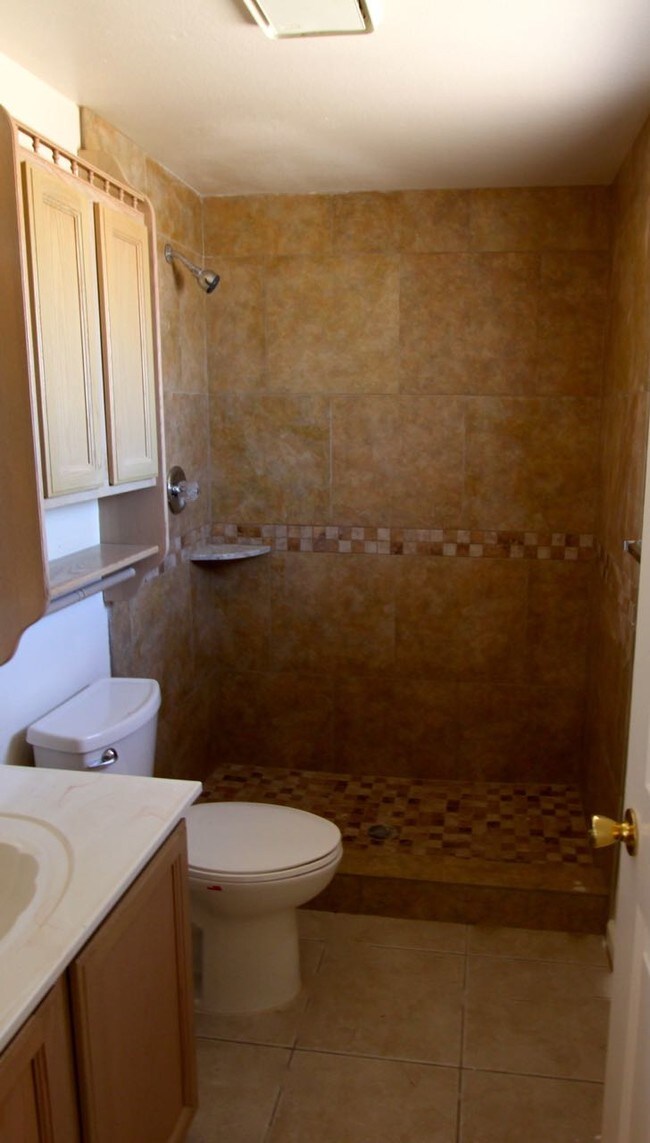 Building Photo - 1138 E Avenida Grande