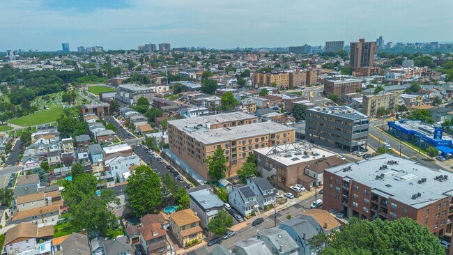 Building Photo - 8915 Bergenwood Ave