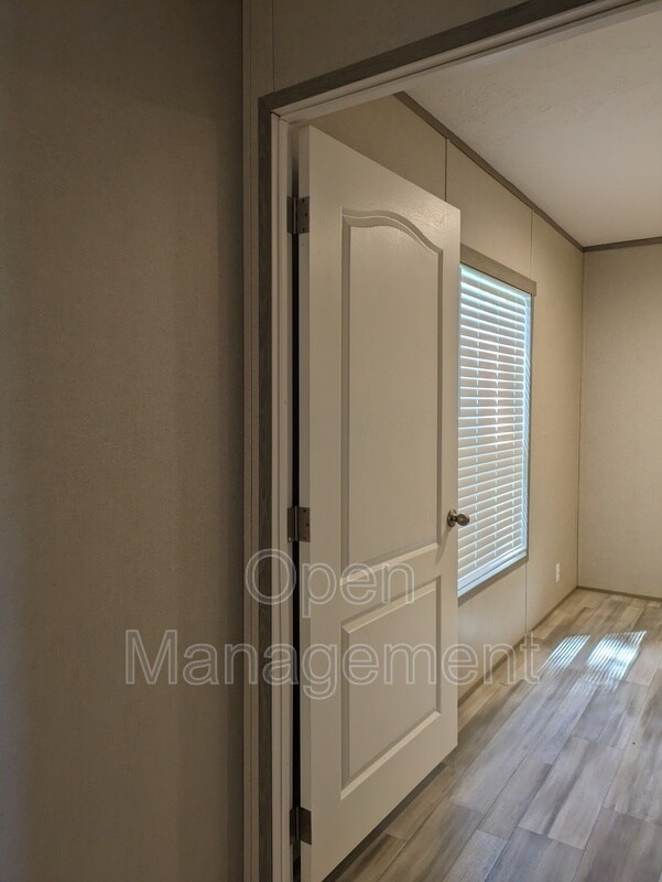 Building Photo - 4950 W Farm Rd 156