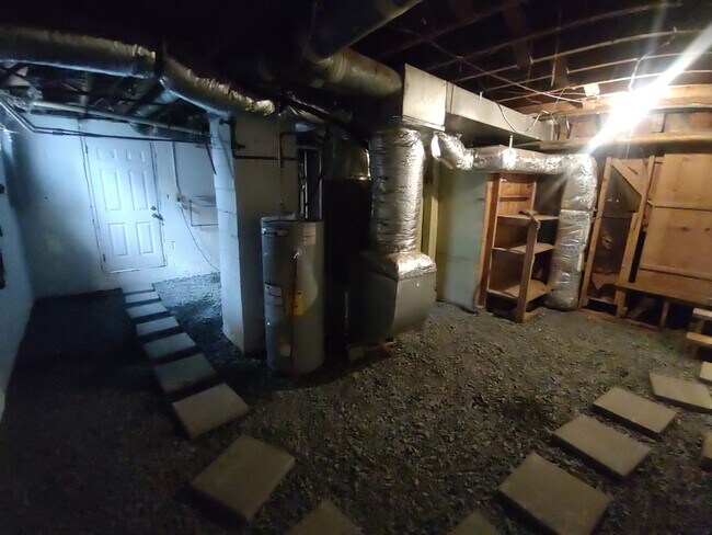 Building Photo - Charming Renovated 3BR Home