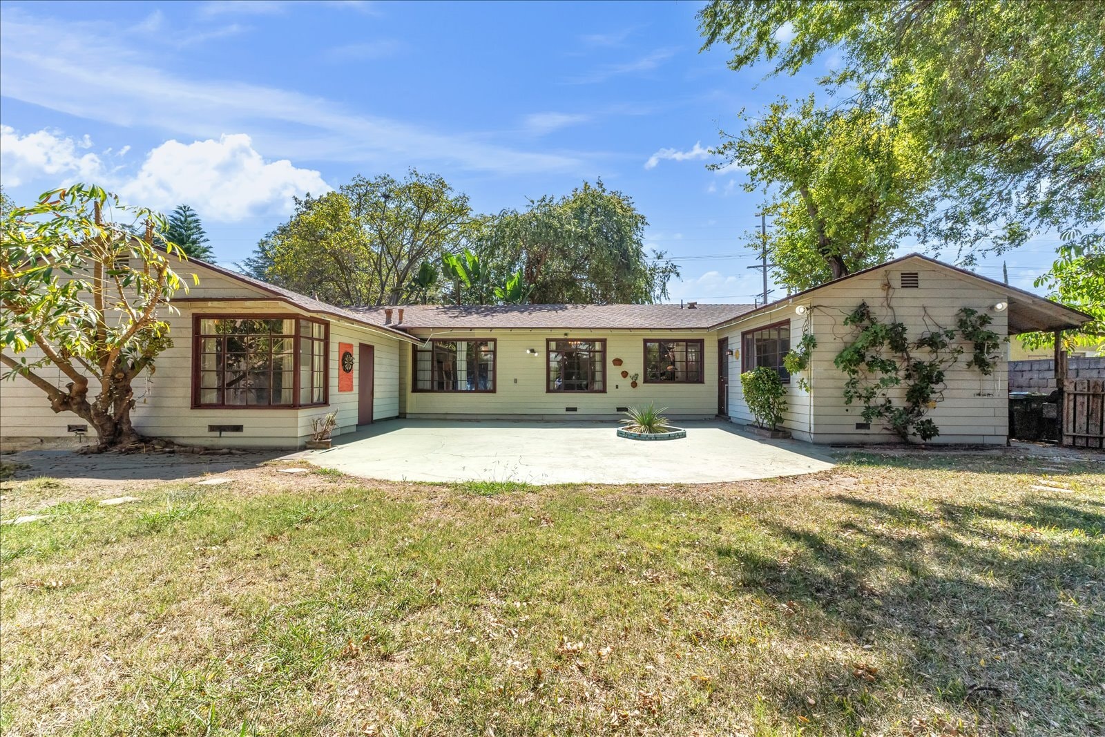 Building Photo - 13253 Magnolia Blvd