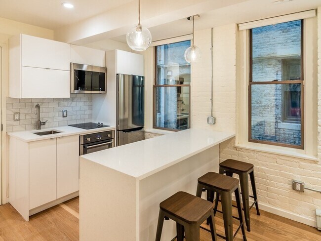 Building Photo - 1060 Beacon St