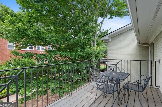 Building Photo - 866 Briarcliff Rd NE
