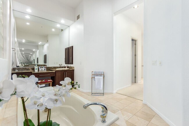 Building Photo - Available June 1st 2026 - Exclusive Gated Scottsdale Mountain Ranch Home