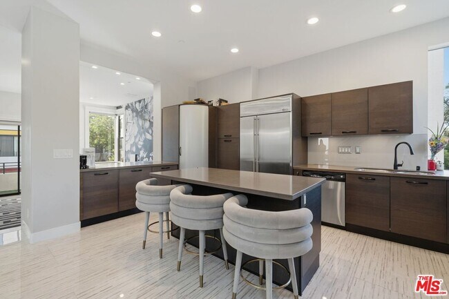 Building Photo - 12911 Bluff Creek Dr