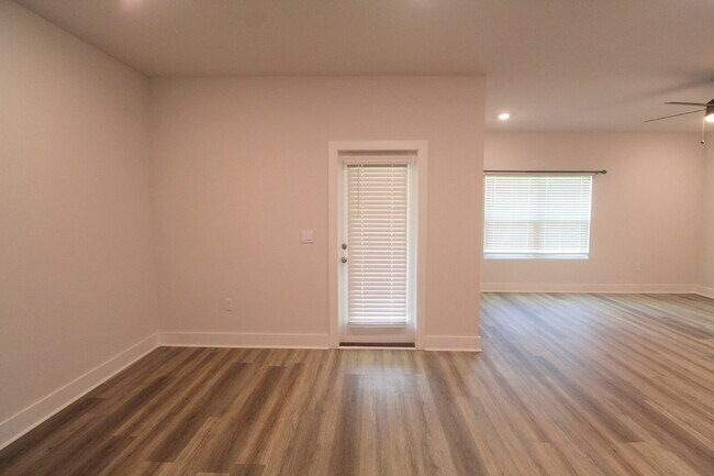 Building Photo - Modern 4BR Home in Reserve at Brookhaven with Quartz Kitchen, Smart Home Features & Open Floor Plan