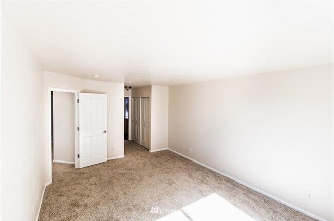 Building Photo - Premier Lake Stevens Living: Top-Rated Schools & Walkable Parks