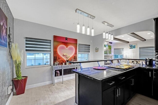 Building Photo - 2000 Jackson St