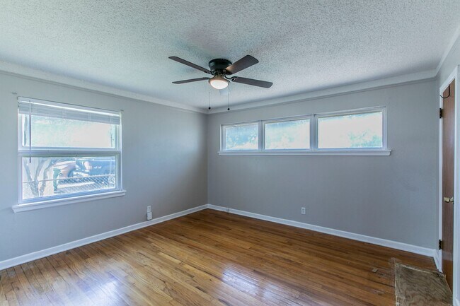 Building Photo - Stylish & Spacious 3-Bed Home