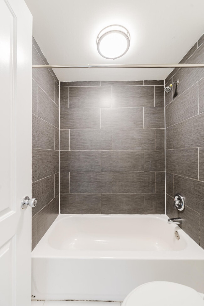 Building Photo - 606 NW 13th St