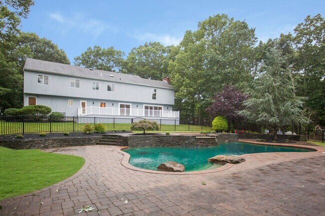 Building Photo - 12 N Ridge Rd