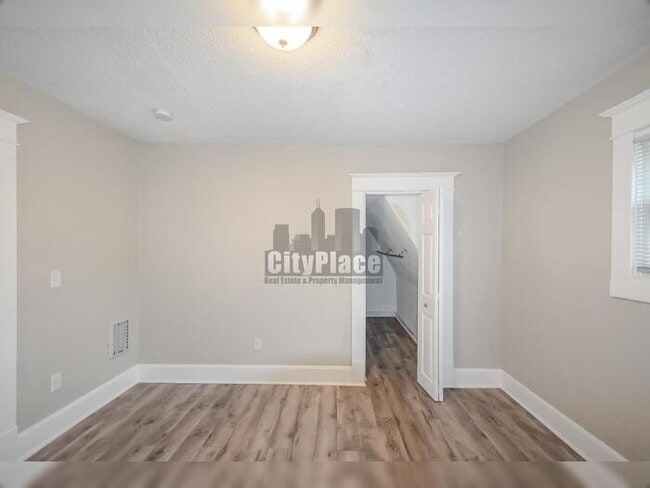 Building Photo - 3553 N Kenwood Ave