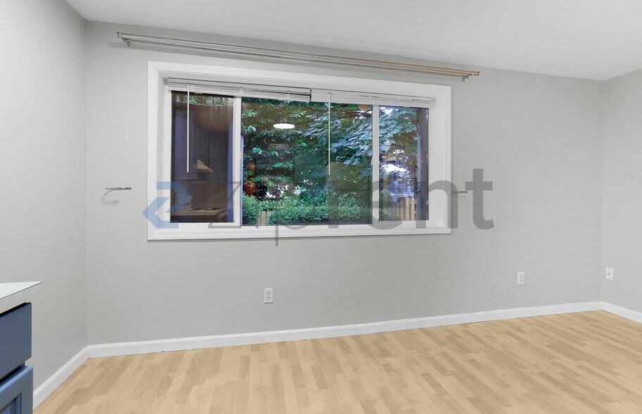 Building Photo - Unit 1