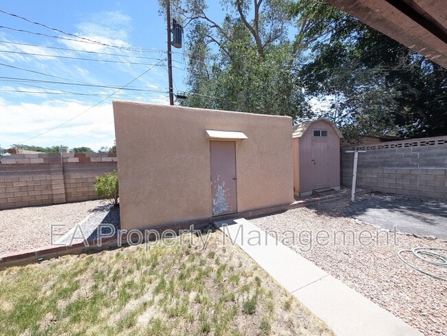 Building Photo - 3204 La Veta Dr