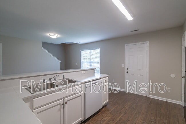 Building Photo - 1525 Crandon Dr