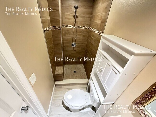 Building Photo - 2411 Grasmere View Pkwy N