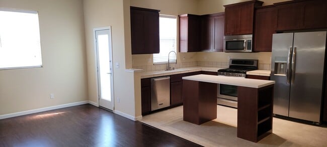 Building Photo - Adorable 2 Bedroom 2 Bath Condo