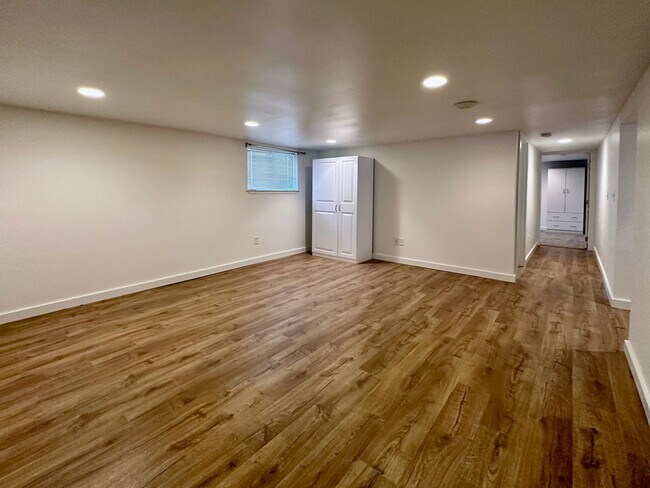 Building Photo - 607 N Ruby St