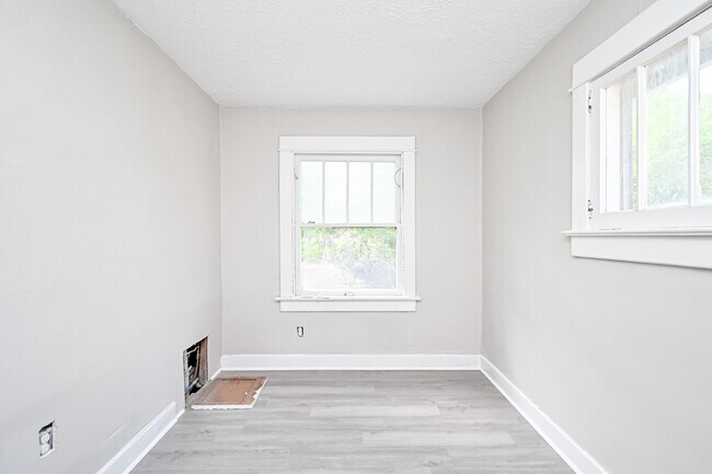 Building Photo - 312-314 Pointview Ave