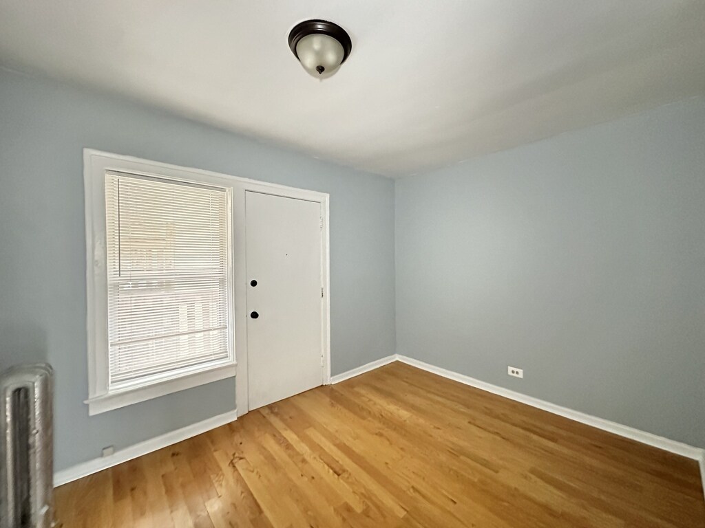 Building Photo - 5662 N Ridge Ave