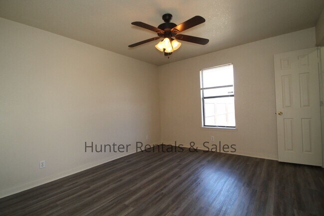 Building Photo - 5203 Daybreak Dr