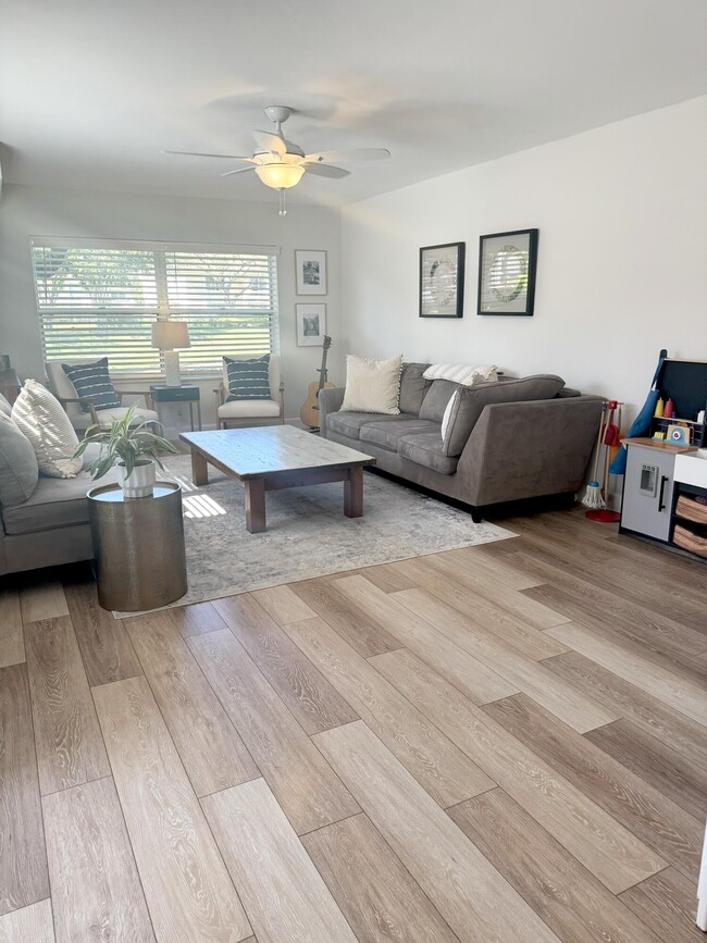 Building Photo - 8153 Chelsea Ct