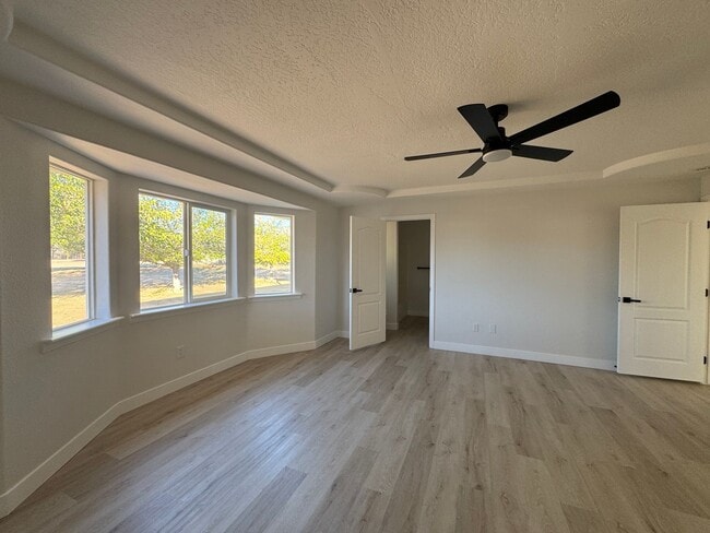 Building Photo - Newly remodeled home on The Mesa in Hesperia!