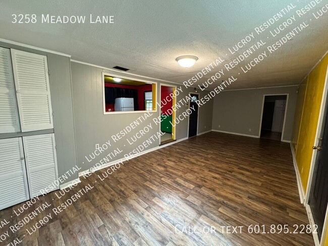 Building Photo - 3258 Meadow Ln