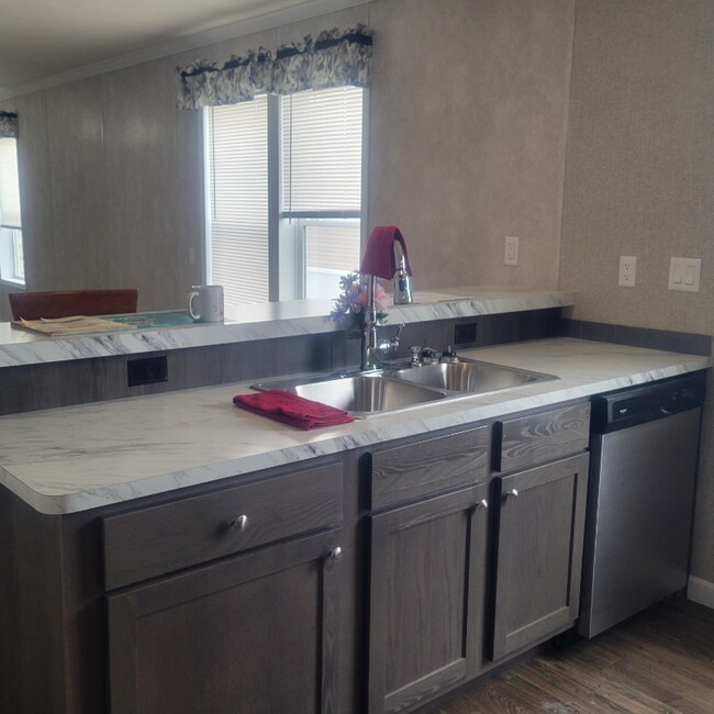 Building Photo - 209 Golfview Ct