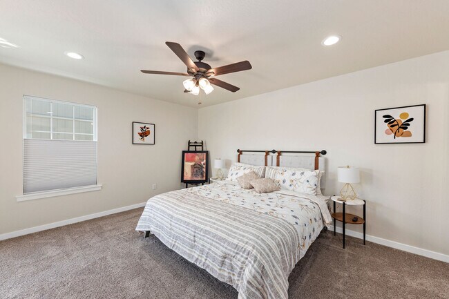 Building Photo - 1019 SW J St