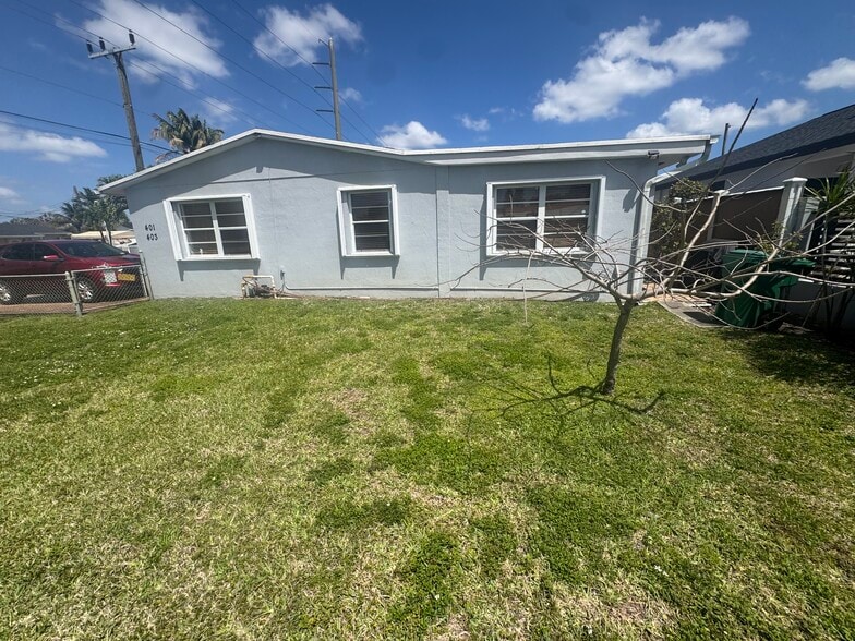 Building Photo - 401 SW 78th Pl