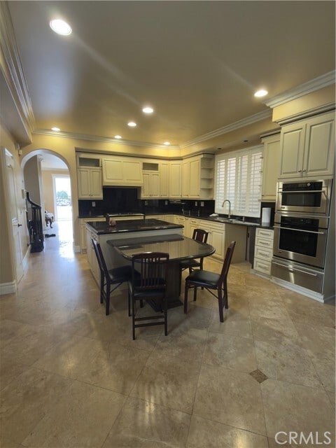 Building Photo - 211 Chicago