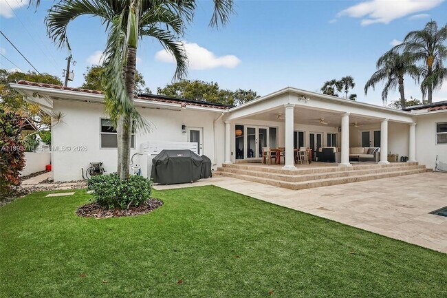 Building Photo - 3258 Riviera Dr