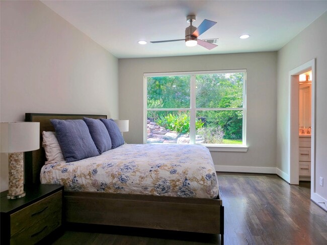 Building Photo - 19 Acorn Cluster Ct
