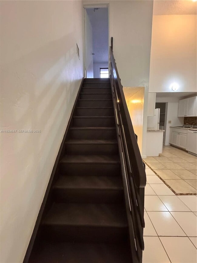 Building Photo - 3625 SW 70th Ave