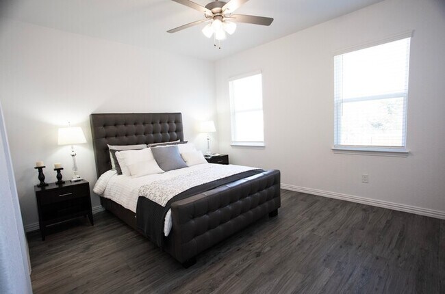 Building Photo - 4555 Foxton Ln