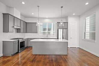 Building Photo - 3006 Charline