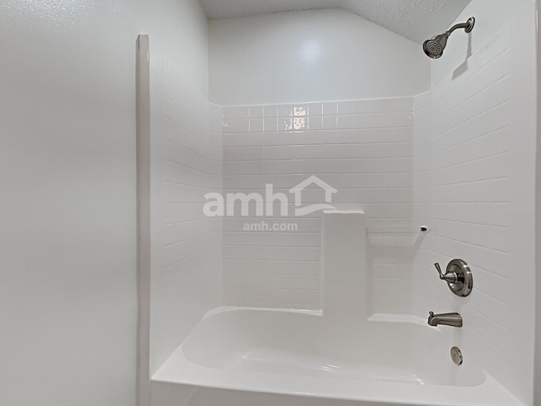 Building Photo - 3028 Crusades St