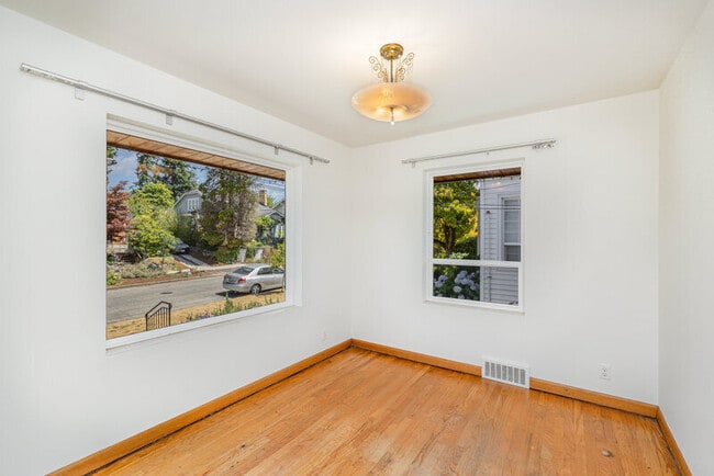 Building Photo - 723 N 81st St