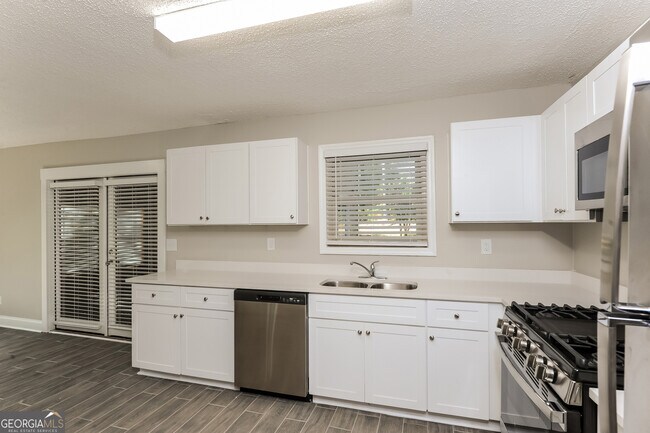 Building Photo - 5168 Legendary Ln