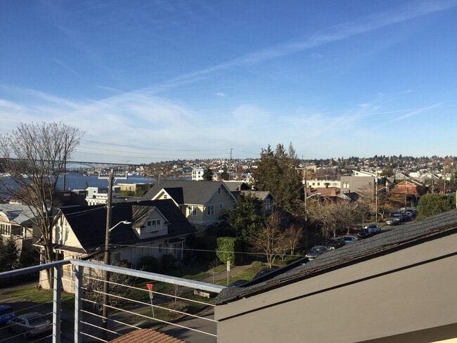 Building Photo - 2Bd/1Ba Seattle Home