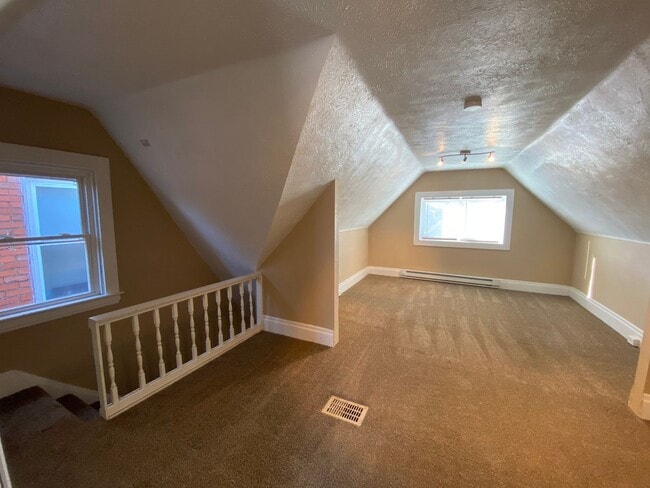 Building Photo - Now showing, Updated 3BR 2 Full Bath house...
