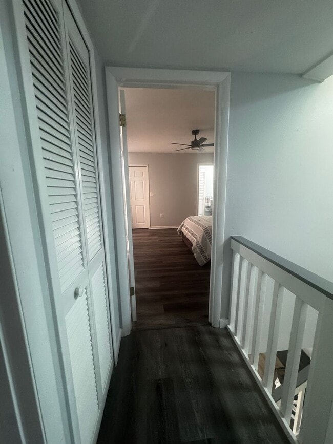 Building Photo - Spacious & Beautifully Updated Townhome in a Prime Location!