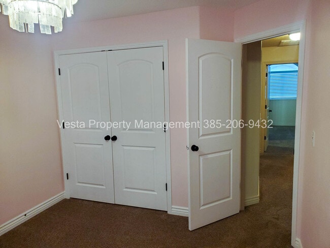 Building Photo - 299 W 1940 N