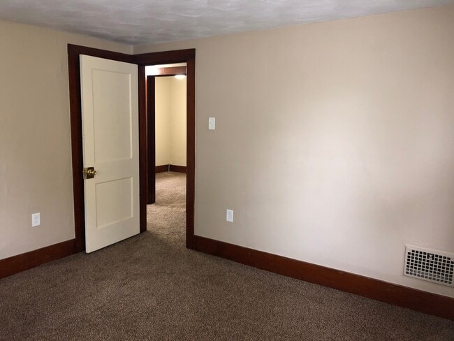 Building Photo - 3406 Robinwood Dr