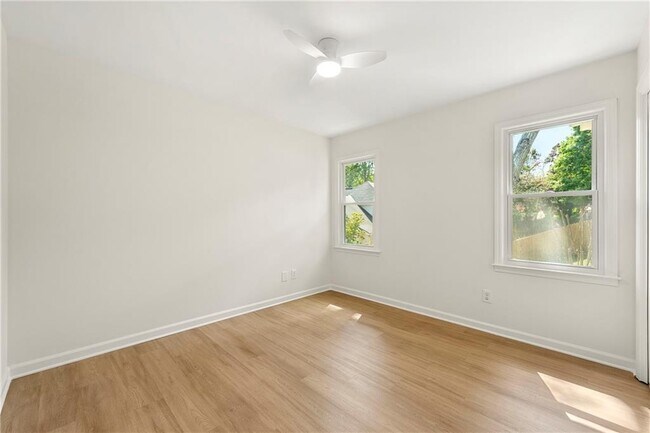 Building Photo - 1414 Justin Dr