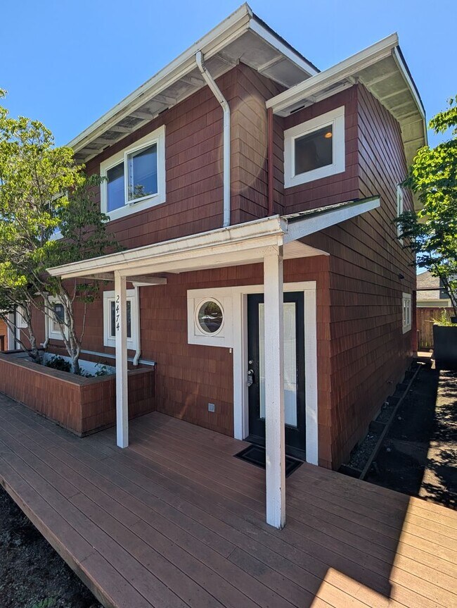 Building Photo - Beautiful 2-Bedroom, 2.5-Bath Condo Near Amazon Park!