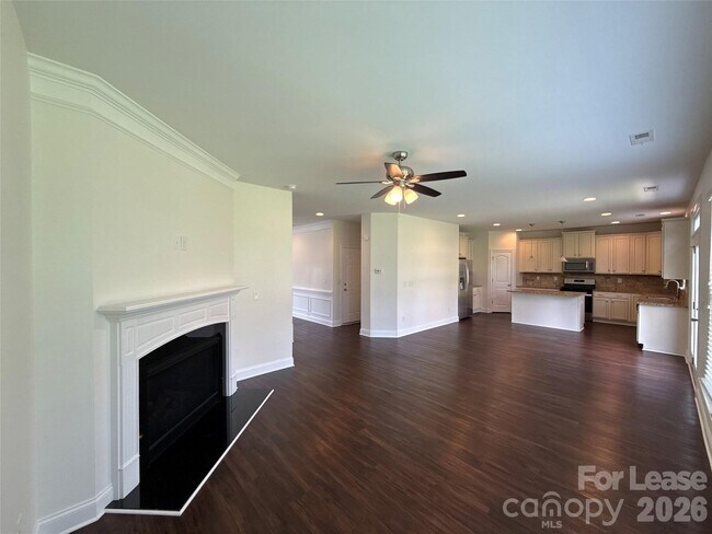 Building Photo - 1019 Dunhill Ln