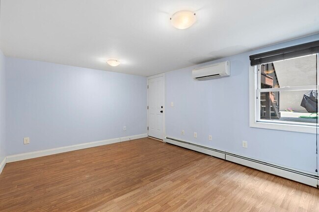 Building Photo - 138 Erie St