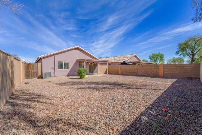Building Photo - Prime Surprise Location | 3 Bed, Low-Maintenance Yard + Amenities